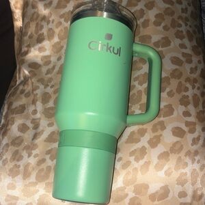 Circkul 40 oz water tumblr